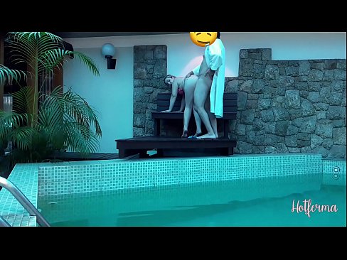 ❤️ El cap convida la criada a la piscina, però no va poder resistir-se a una calor ☑ Porno al ca.domhudognika.ru ❌